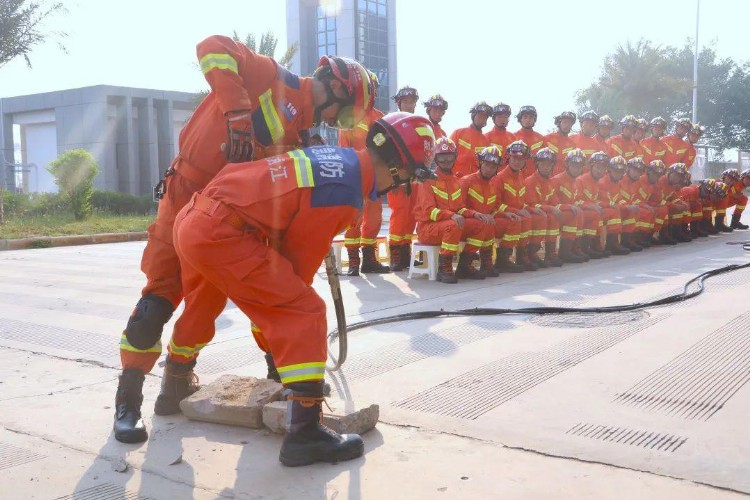 红河消防承接总队新训消防员专业化培训火热进行中