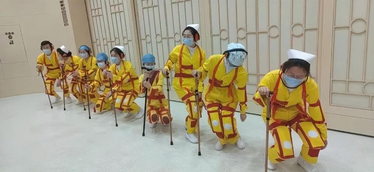 北京知名三甲医院培训内容曝光，新入职护士“挑战”不断，网友：好特别