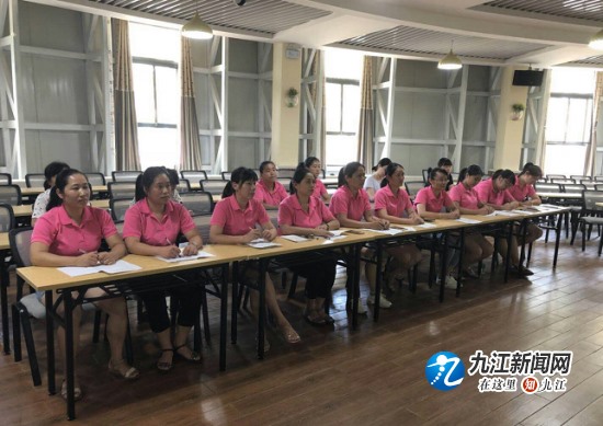 用心养育 用爱教育——九江市中心幼儿园开展保育员培训活动