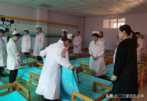 吉林磐石市朝鲜族幼儿园进行保育员整理被褥技能培训活动