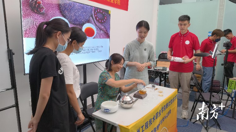 制咖啡、调酒、学茶艺，吴川覃巴镇开展“粤菜师傅”培训