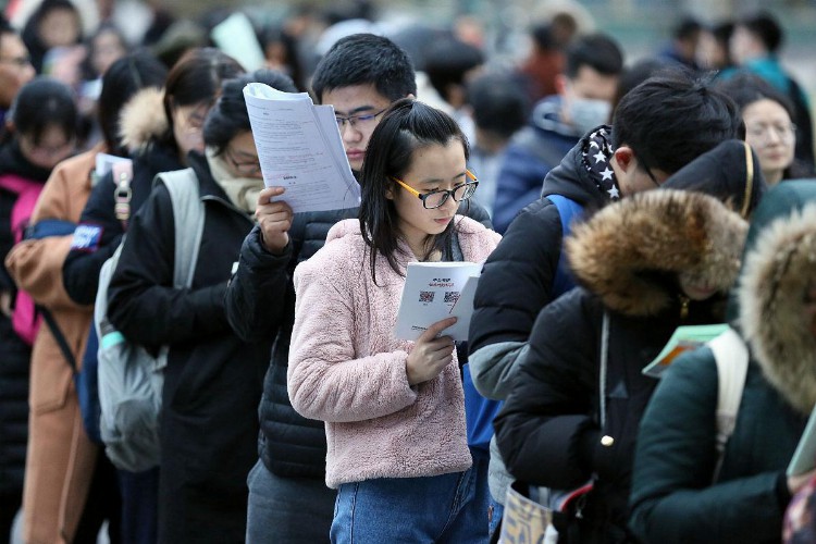 2023考研数学难不难，考生无奈吐槽：出题的老师你们睡得着吗？