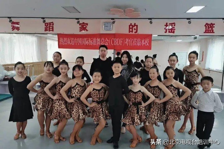 雪舞翔鑫舞蹈学校加入北京艺术教育联盟——汗水中的华丽蜕变