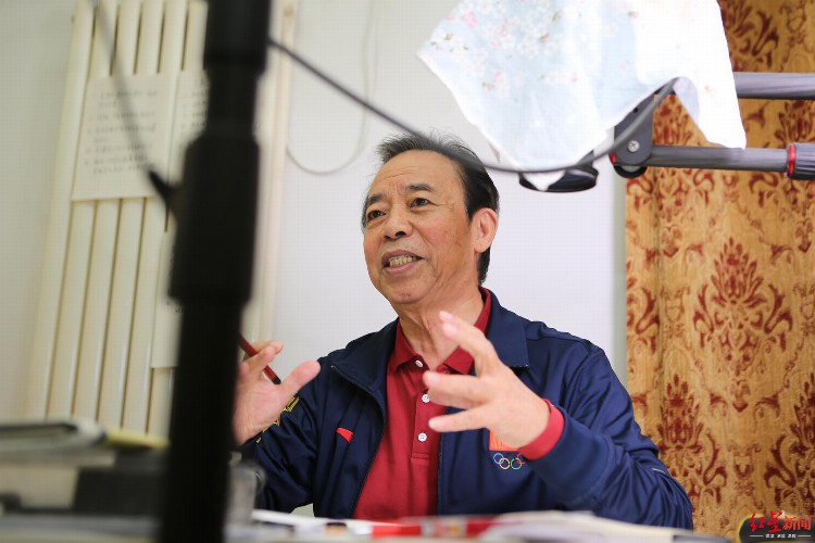 独家专访中国硬笔书法第一人庞中华：“活在”字帖上的人