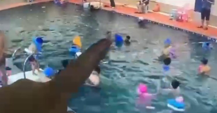 7岁男童溺水昏迷30个小时后苏醒，渉事游泳馆暂停营业