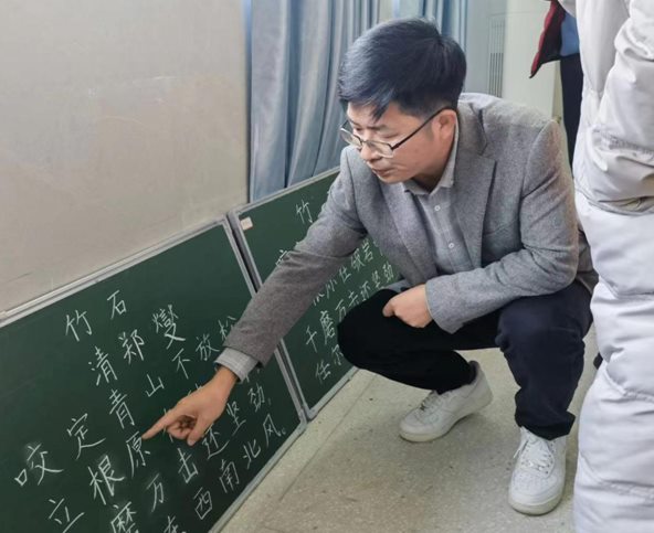 赣州市牡丹亭路小学举办硬笔书法培训