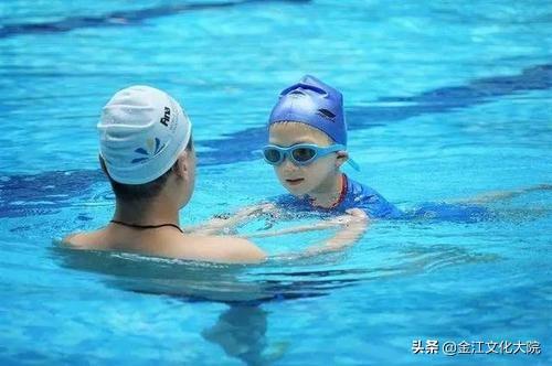 游泳是体育运动，更是生存技能！让孩子们学会游泳，有这么难吗