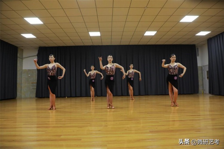 青岛拉丁舞艺考培训班收费一般多少 在山东如何选择拉丁舞培训班