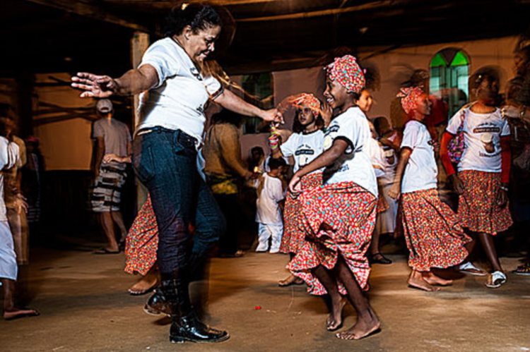 如何通过非洲专业舞蹈培训，教津巴布韦人学会芭蕾舞？