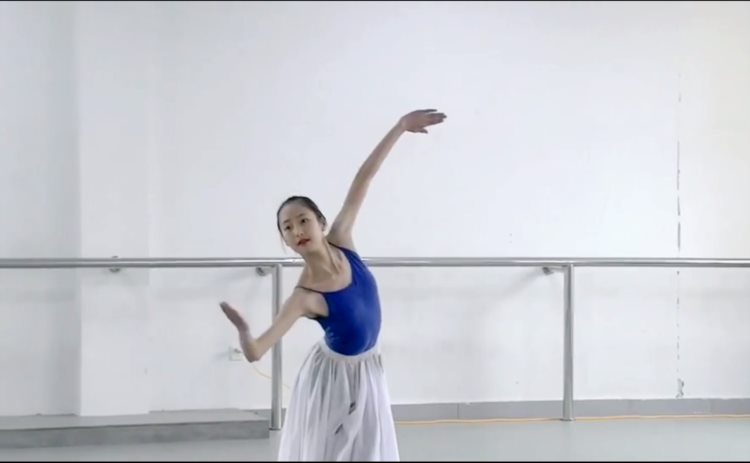 新梦想文化艺术培训学校舞蹈生表演