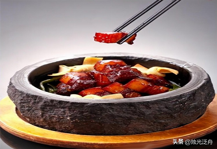 美食推荐：石锅小卤肉、虎皮松茸卷、捣椒溏心鹅蛋制作方法