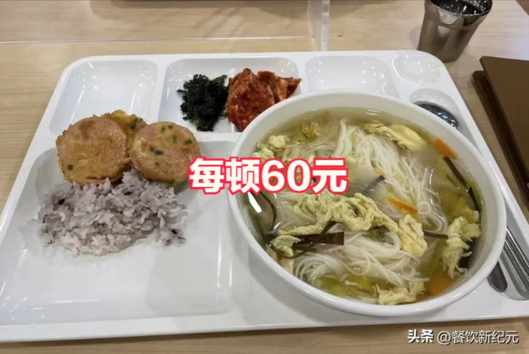 表妹晒韩国学校伙食，舅妈看后不淡定了：给你的6000生活费呢？