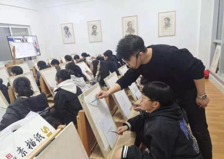 南阳南都实验中学校内艺考专业培训正式开启，拓宽升学之路