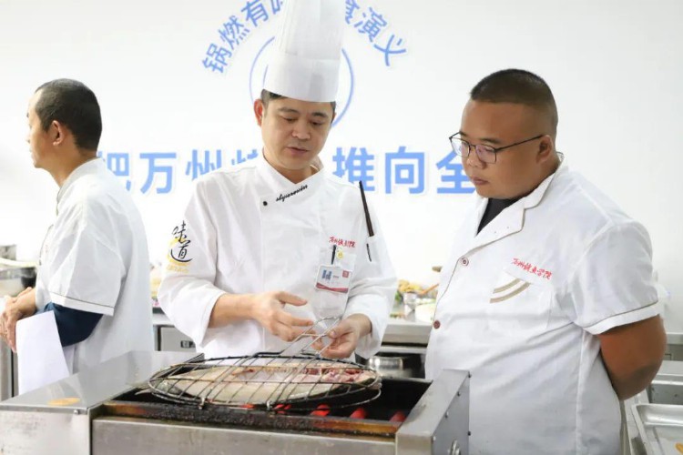 万州烤鱼培训中心火热招生中，众多热门餐饮项目等你来！