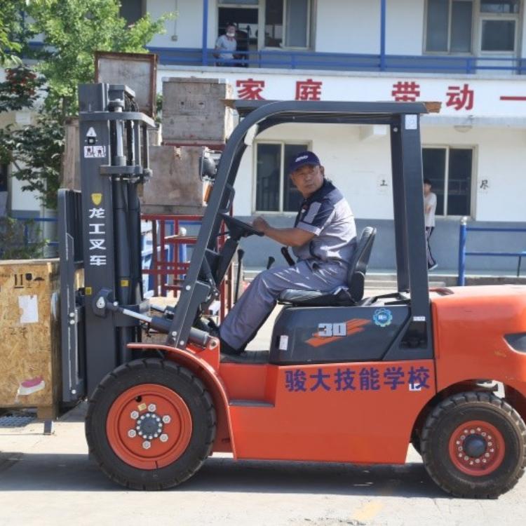 济南叉车培训学校在哪里商河电焊培训挖掘机学习到骏大技校