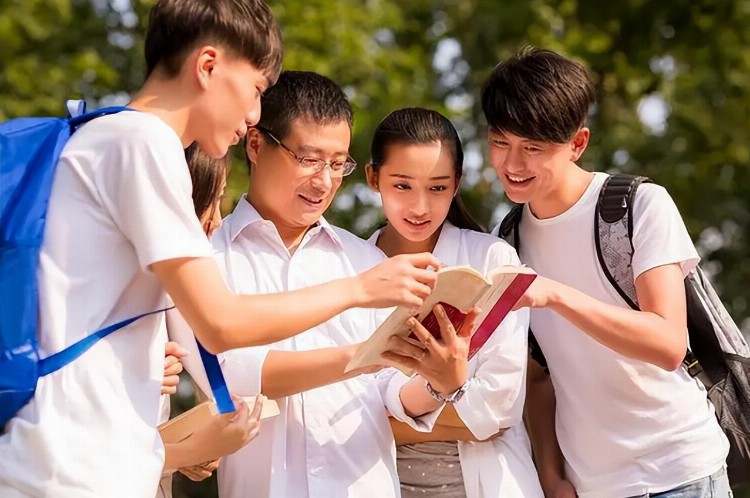 北京市教育厅发布通知：3类教师将推迟返岗，网友：建议全国推行