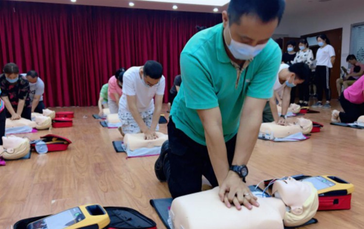提高社区居民急救能力！吉华三联社区举行AED急救知识技能培训