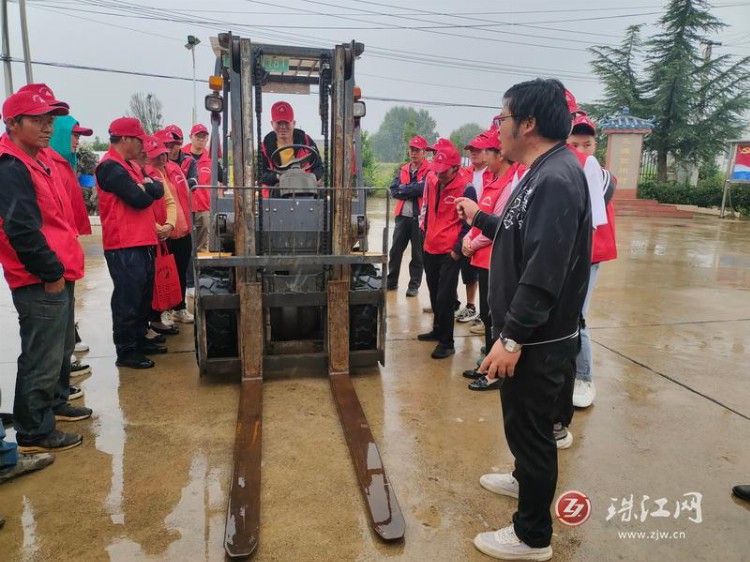 珠街三源：叉车技能培训 促乡村振兴