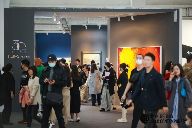 凤凰艺术 现场｜大雨浇不灭“北京当代”开幕人气，买气呢？