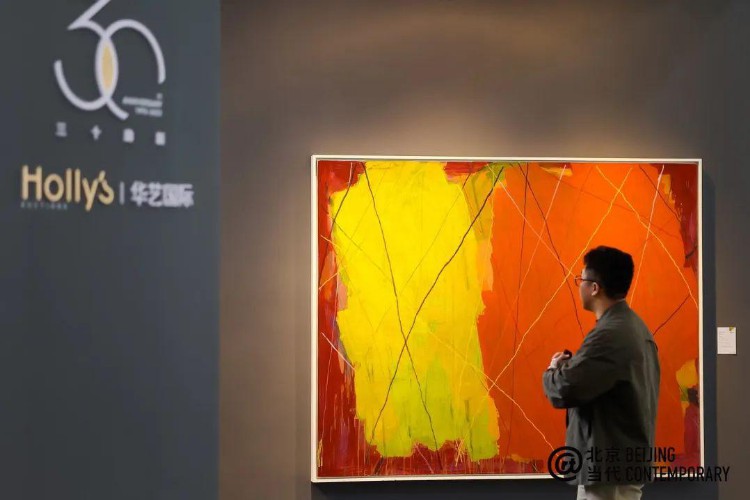 凤凰艺术 现场｜大雨浇不灭“北京当代”开幕人气，买气呢？