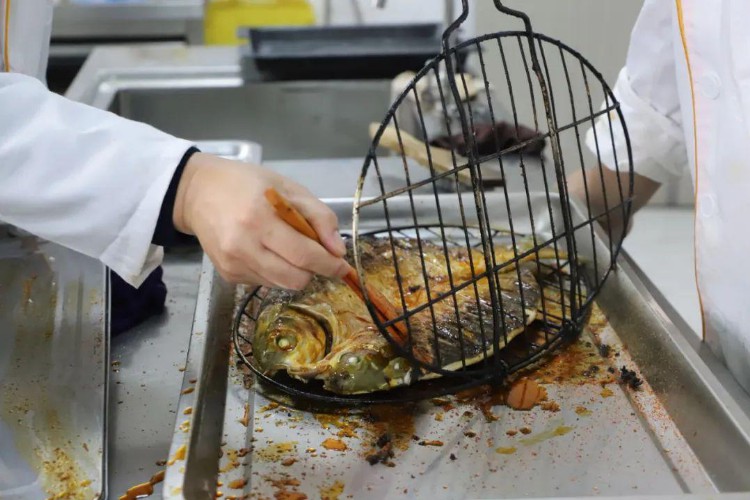 万州烤鱼培训中心火热招生中，众多热门餐饮项目等你来！