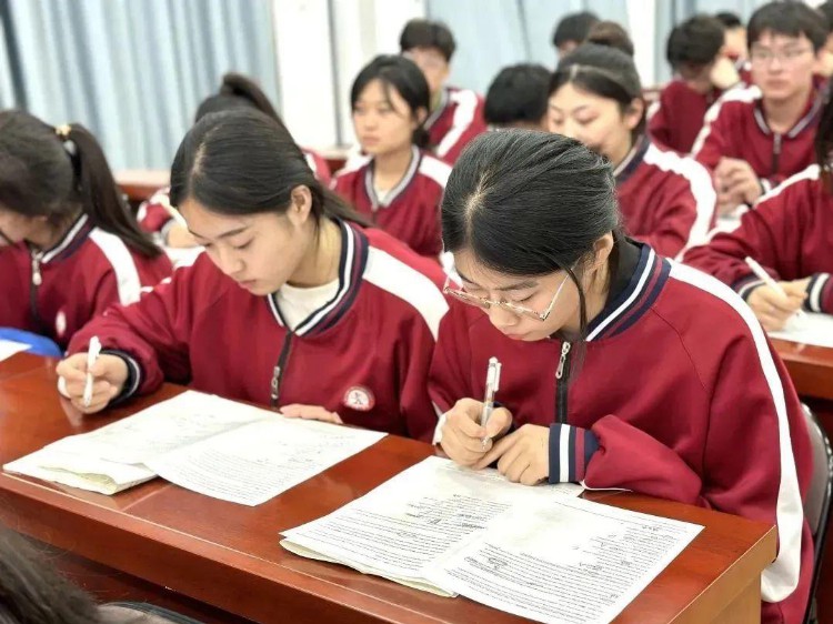 顺英文之风，踏名师之路｜记汉梁中学高中部英语线上名师讲堂活动