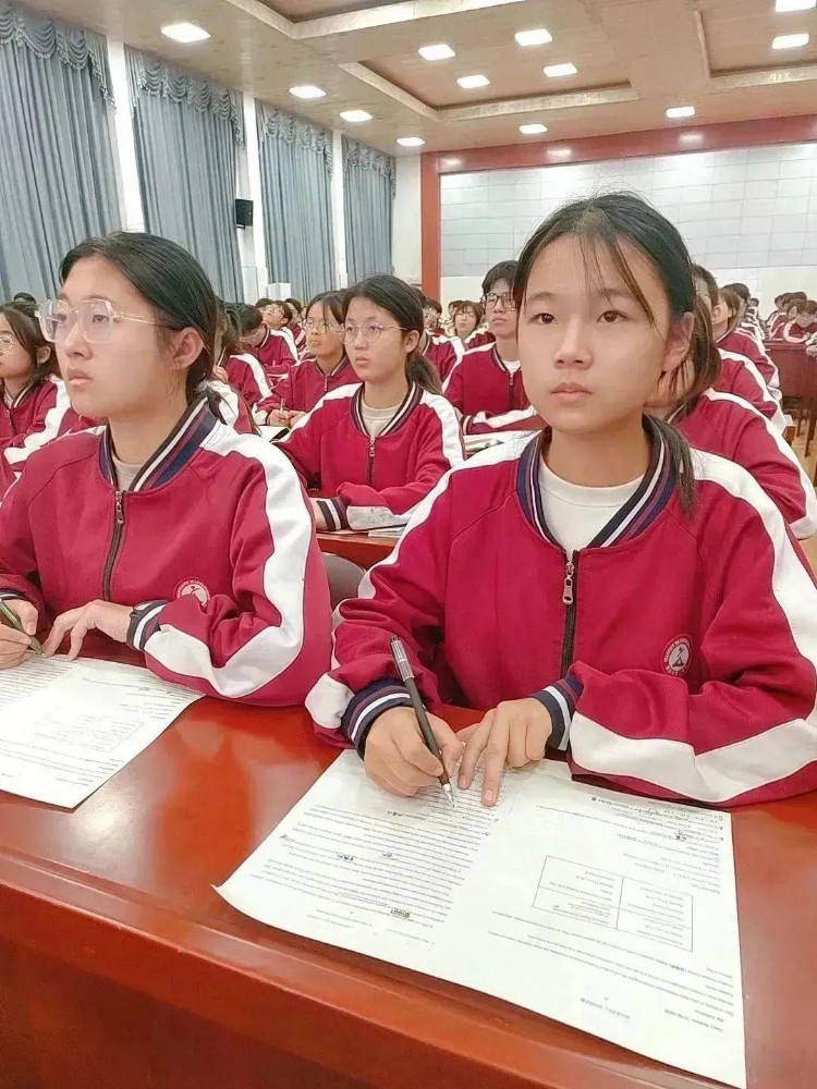 顺英文之风，踏名师之路｜记汉梁中学高中部英语线上名师讲堂活动