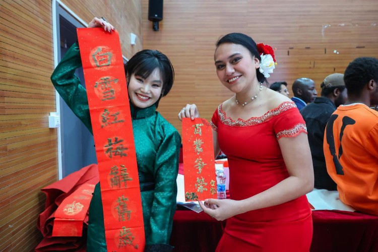 学中华文化，迎中国新春：  天津工业大学举办汉语桥-中华文化与技艺体验营