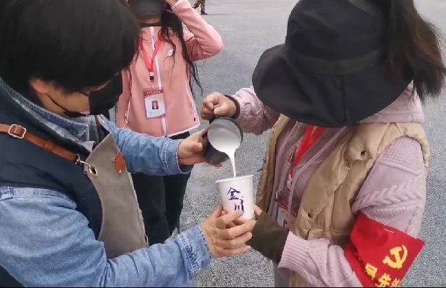 四川金川县总工会开展世外梨园景区旅游从业人员咖啡制作培训