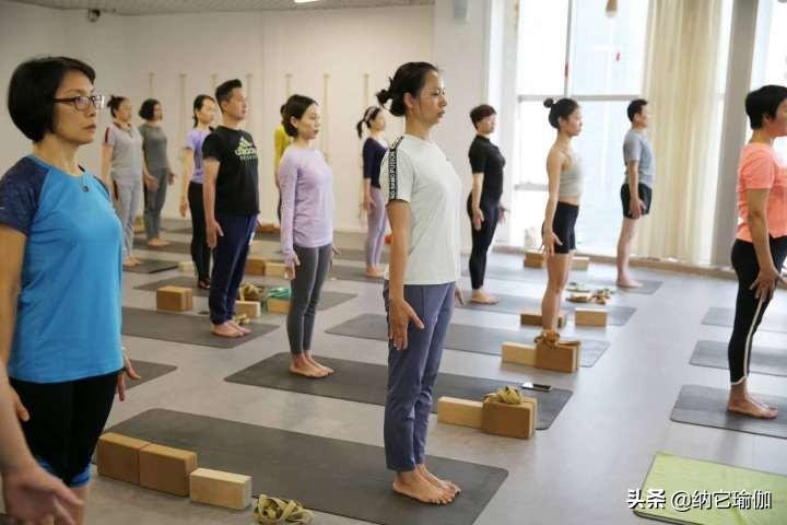 如何成为专业的瑜伽教练？佛山学习瑜伽教练培训内行大揭秘