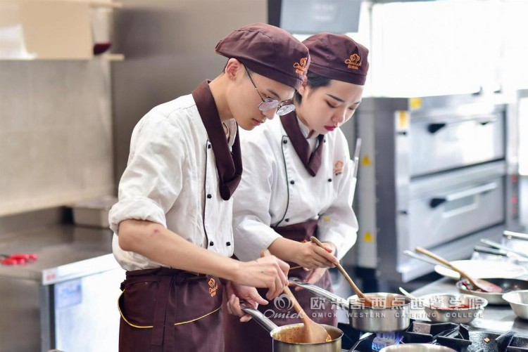 男生学西餐的前景好吗？哪里有靠谱的西餐培训学校？