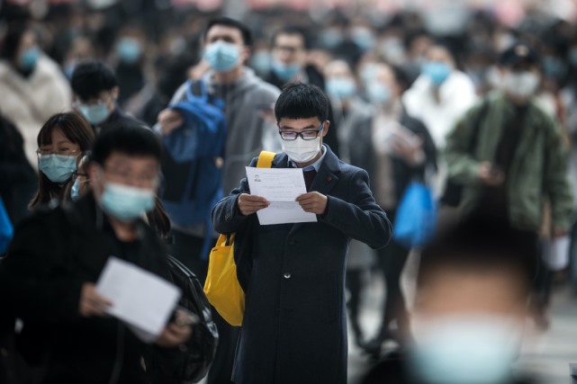 200万人挤国考独木桥，培训机构却焦头烂额