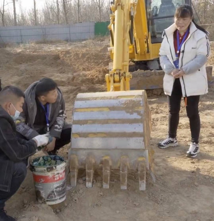 路友挖掘机培训基地