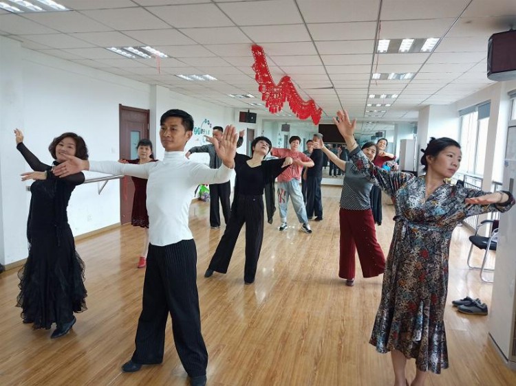 南京市溧水经济开发区社区教育中心“老年国标舞培训班”成功组建