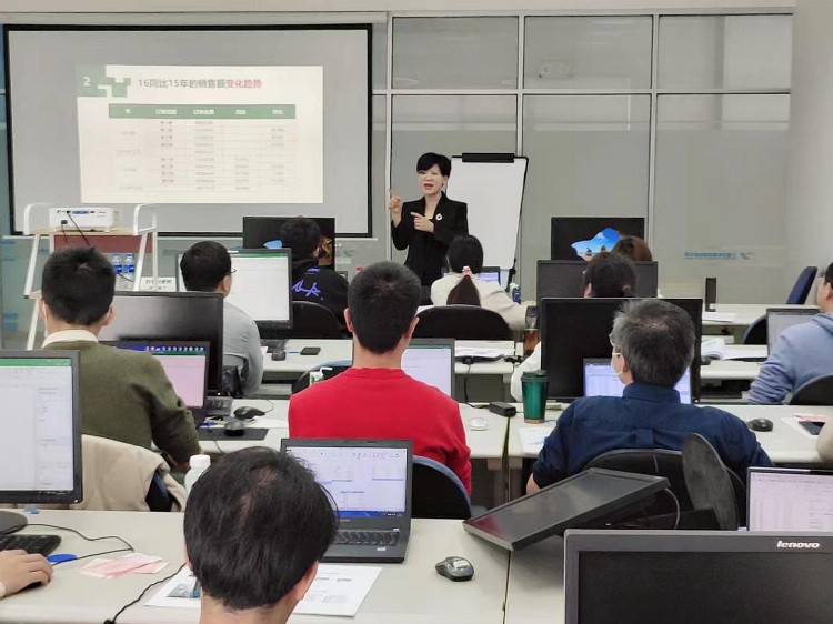 刘平利老师2022年10月22日在上海讲授《办公软件培训》圆满结束