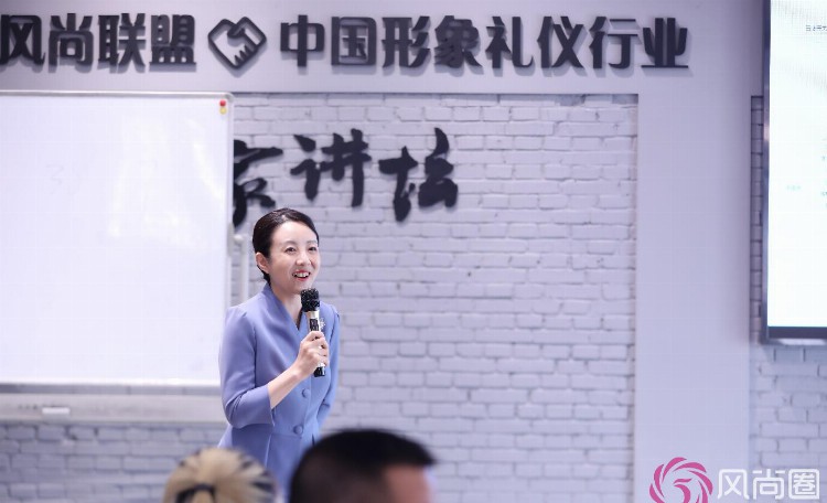 礼仪培训师向内向外同步发展-优秀礼仪师必修课