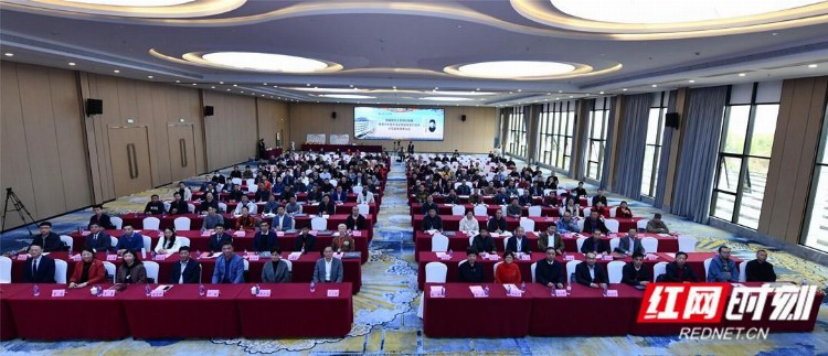 首届“杨氏正骨”培训班在湘潭举行 300多名专家共商正骨疗法