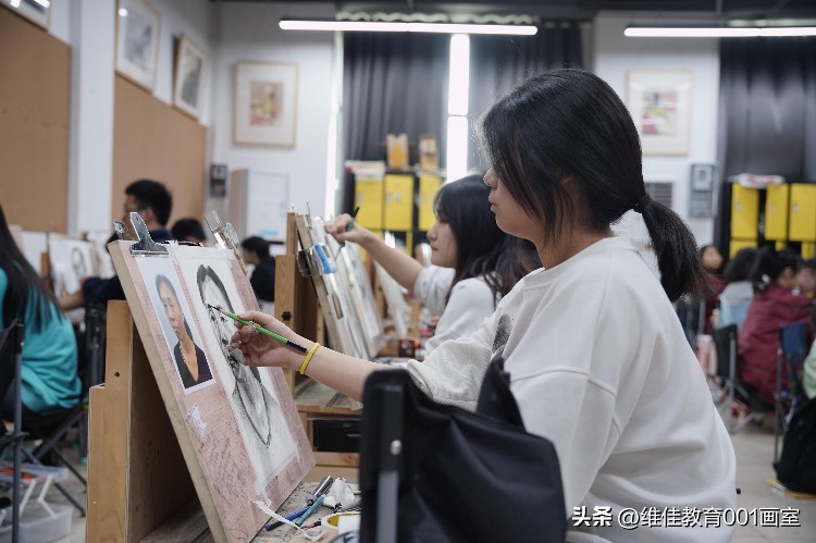 武汉美术培训班丨美术生应该怎么极速补文化课？