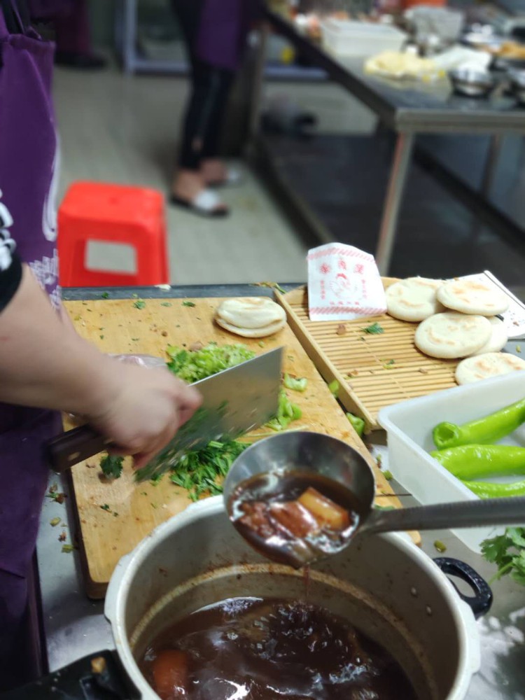 食创美食培训带你做肉夹馍白吉馍