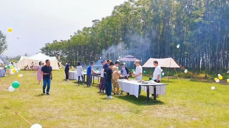 超级出片！马术、露营、烟花，来卧龙马场享受夏日好时光！