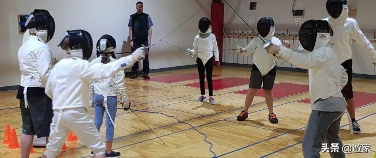 现在兴趣班，从机器人编程、击剑到马术、滑雪，让孩子玩的尽兴