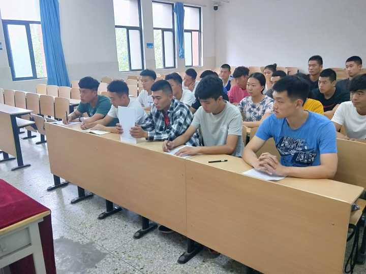 郑州科技学院体育学院对入党积极分子培训进行总结