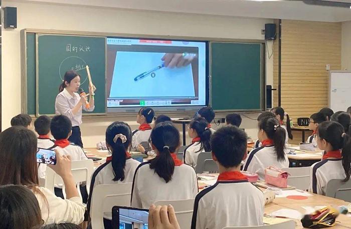 孩子上学选择公立还是私立？如果符合条件，还是推荐公立学校