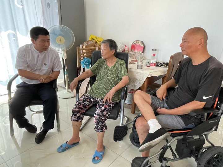 杭州有位的哥，一年为“陌生人”往返医院200趟不收一分钱，背后故事太暖心