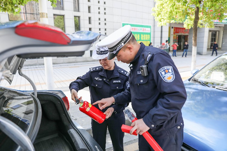 会同交警大队组织开展“五一”节前交通安全培训