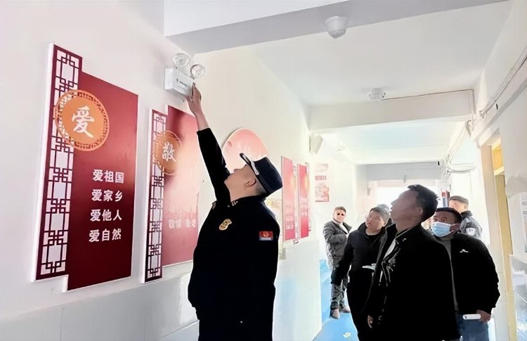 消防宣传进学校 筑牢安全防火墙——西藏消防救援总队“四项措施”守护平安校园