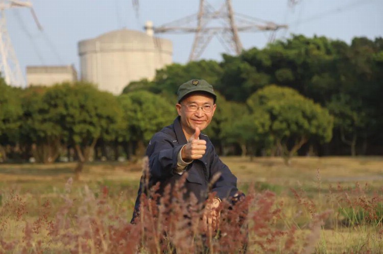 爱钻研的浪漫主义者：陈志声