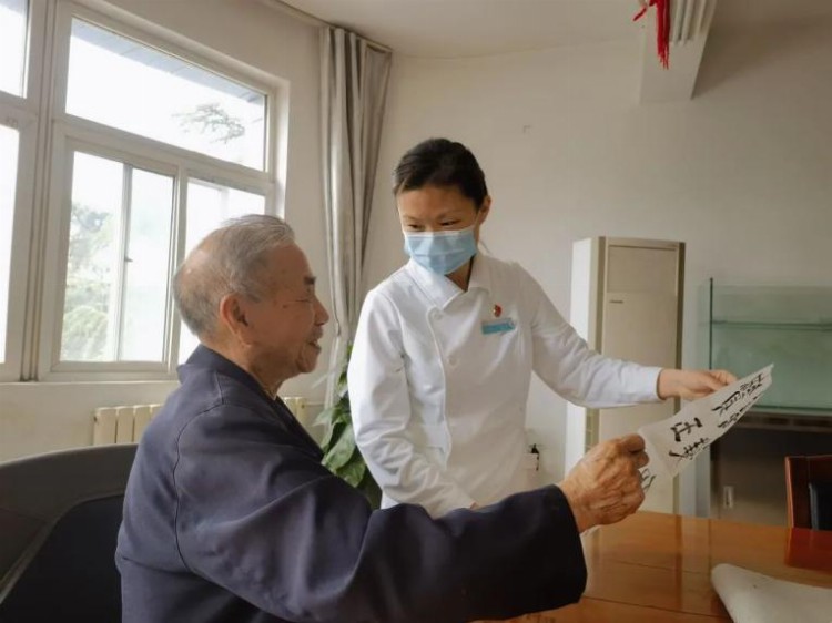 三年培养万名养老护理员，北京推动养老服务人才扩容