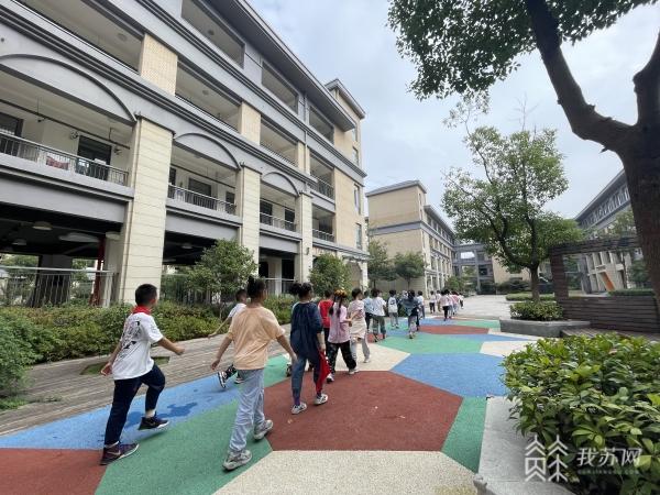 课后服务全面开展 学校探索教师弹性工作制