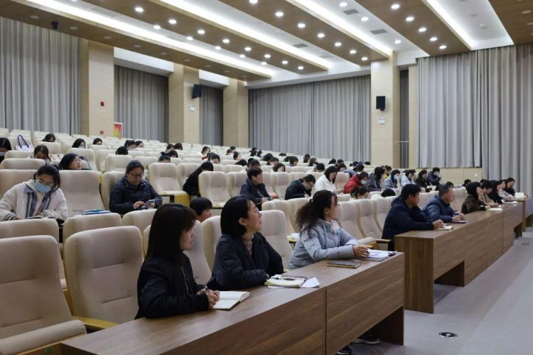 专家引领启新思 课题研究促成长——渭南市第一小学开展2022-2023学年度下学期课题研究培训会